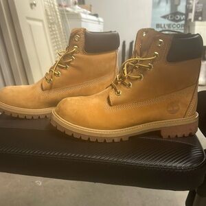 Unisex Timberland boots.
